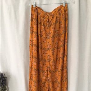 Super cute Floral button down maxi Skirt🌻